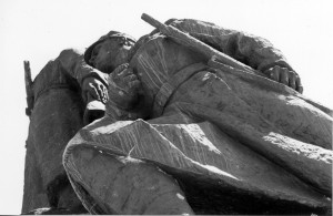Escultura de soldados Arad 2001 LGV